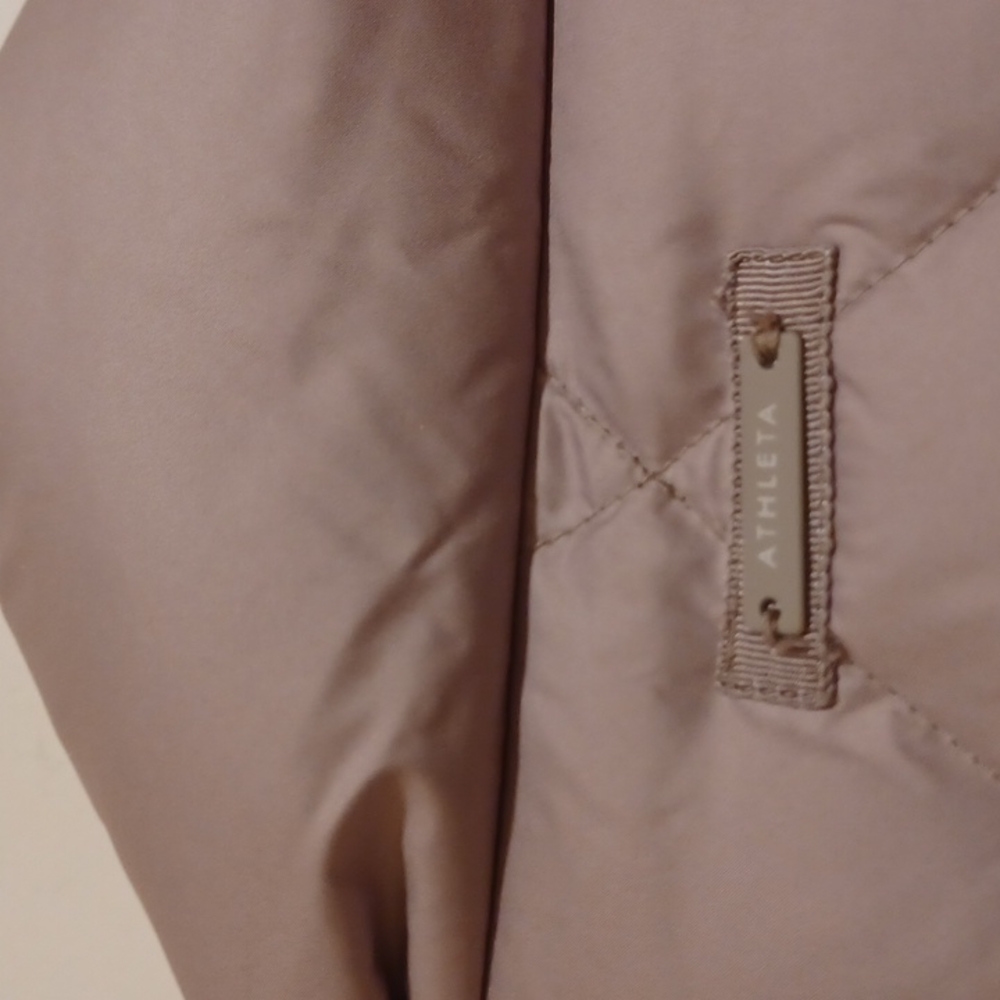 Athleta  Gorgeous Goose Down Quilted Puffer Jacket Grey Clay Color Like New Sz L - Picture 10 of 10